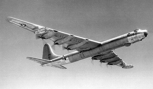 Convair B-36D Peacemaker de l'USAF en vol