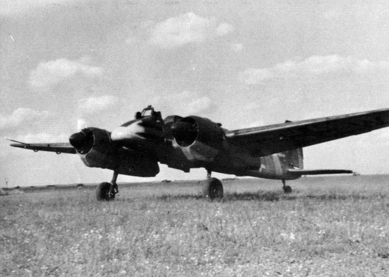 Henschel Hs 129B-2/R-2 dans un champ