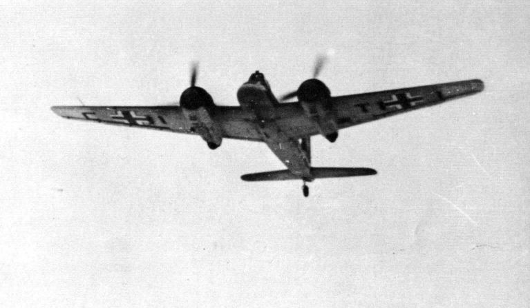 Henschel Hs 129B-2/R-2 en vol de face