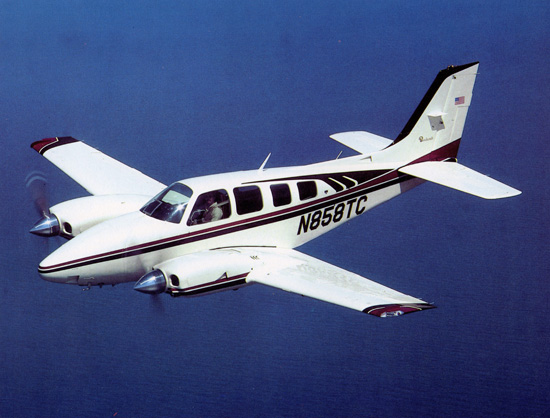 Beech 55 Baron (58TC) civil en vol