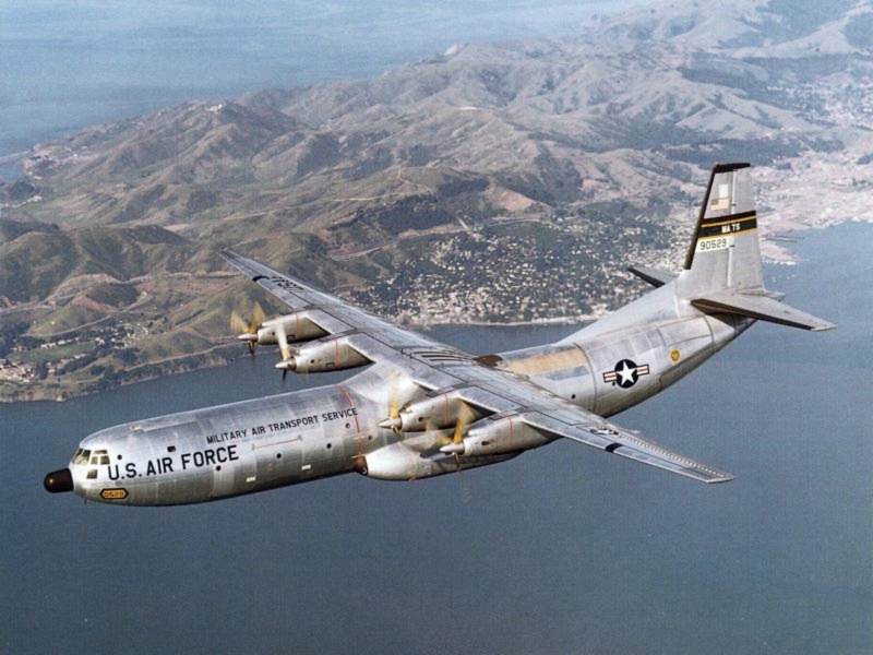 Douglas C-133B Cargomaster de l'USAF en vol