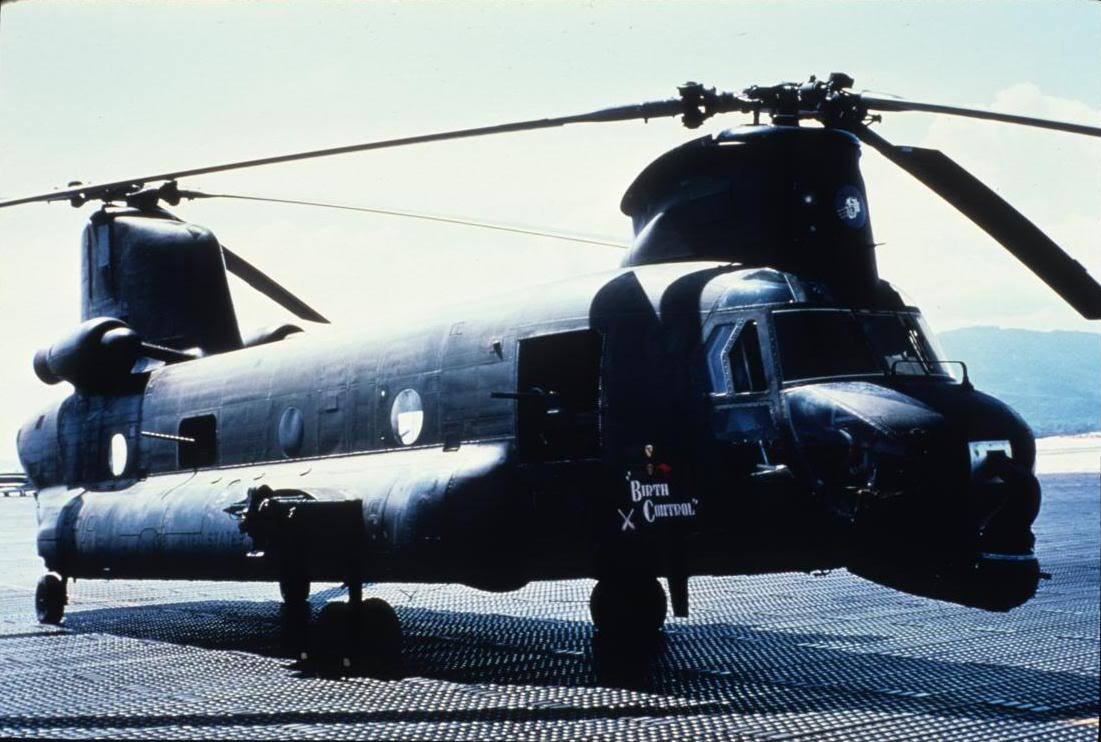 Boeing-Vertol ACH-47A de l'US Army au sol vu de l'avant