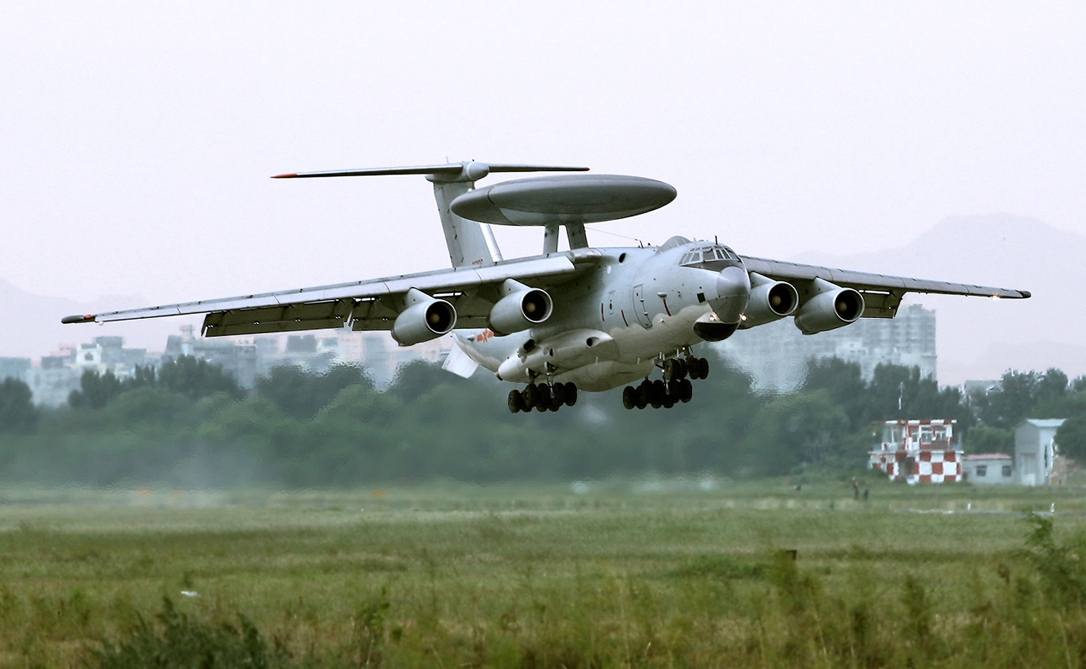 Xian KJ-2000 chinois au décollage