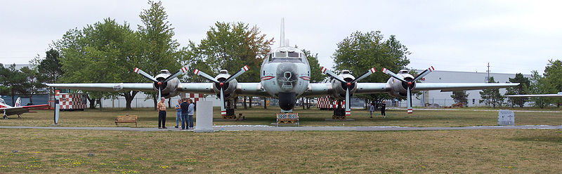 Canadair CL-28 Argus (CP-107) de front