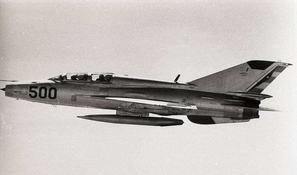 Mikoyan-Gourevitch MiG-21UM cubain en vol