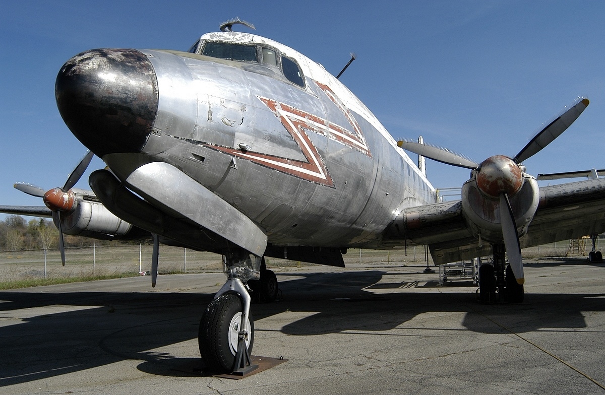 Canadair DC-4M North Star (C-54GM) vu de l'avant