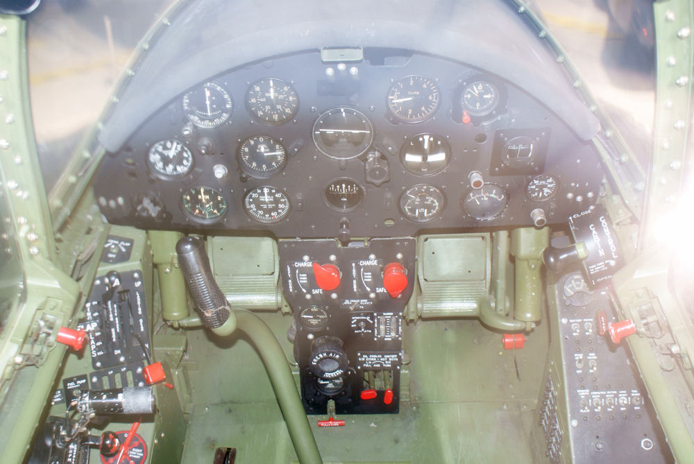 Vought F4U-4 Corsair - Cockpit