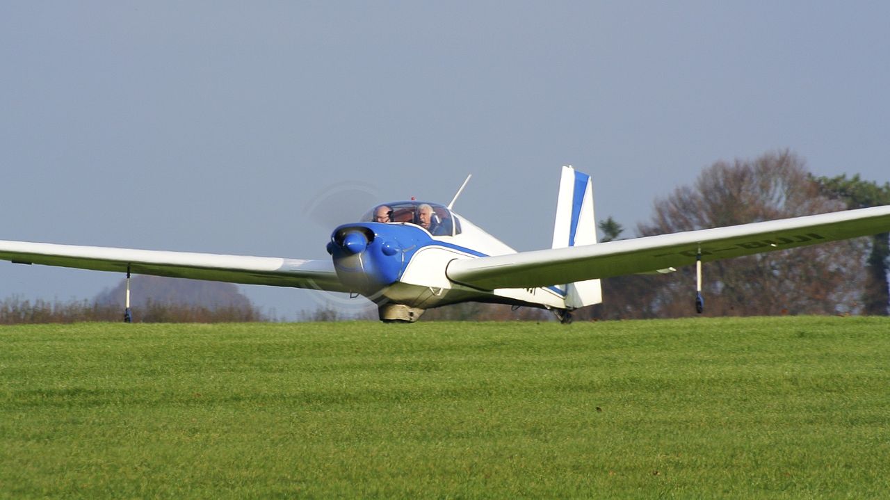 Slingsby T61 Falke vu de face