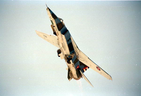 Mikoyan-Gourevitch MiG-23BN cubain en vol