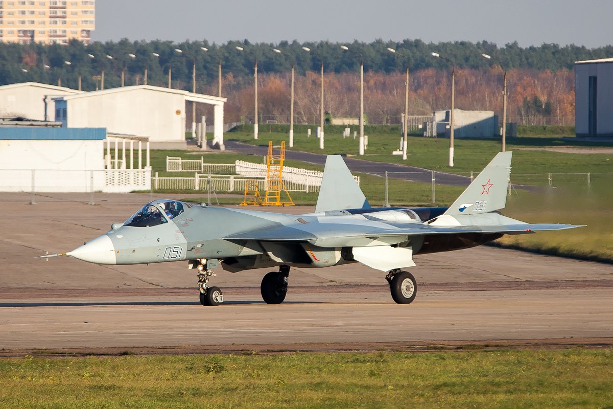 Sukhoï T-50-1 au sol