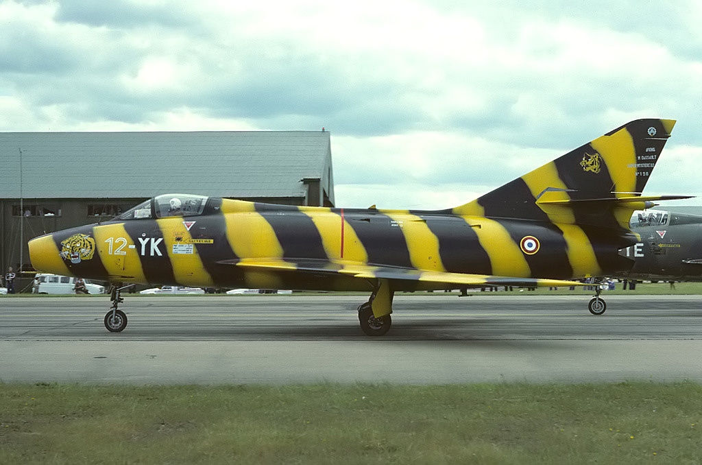 Dassault SMB2 français en livrée tigre