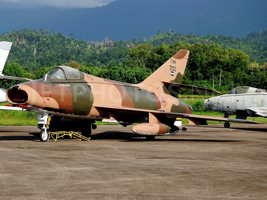 Dassault SMB2 hondurien camouflé