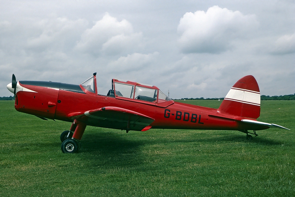 De Havilland Canada DHC-1 Chipmunk 22 de profil