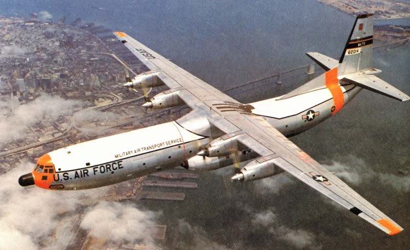 Douglas C-133A Cargomaster de l'USAF en vol