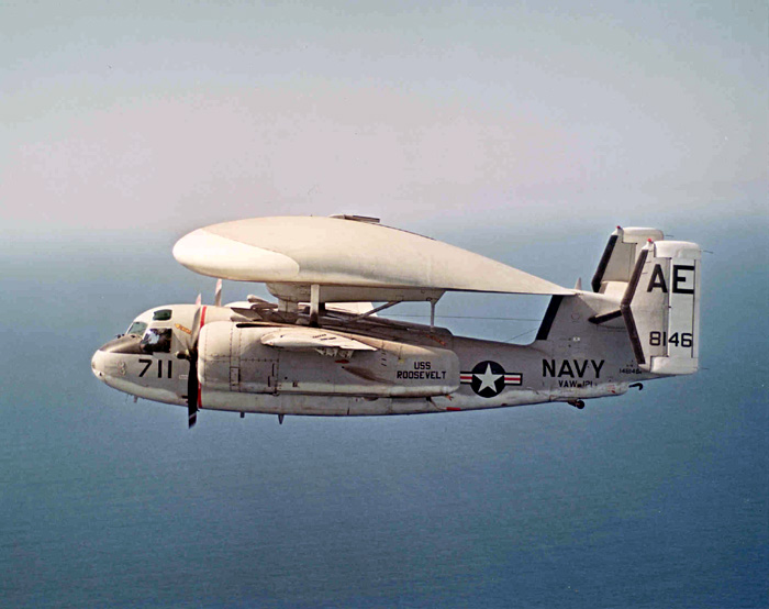 Grumman E-1B Tracer de l'US Navy en vol