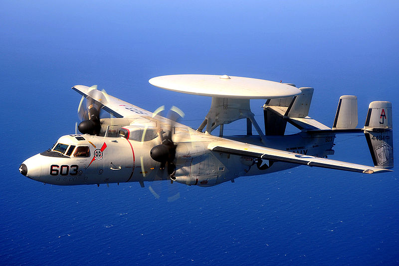 Grumman E-2C Hawkeye de l'US Navy en vol