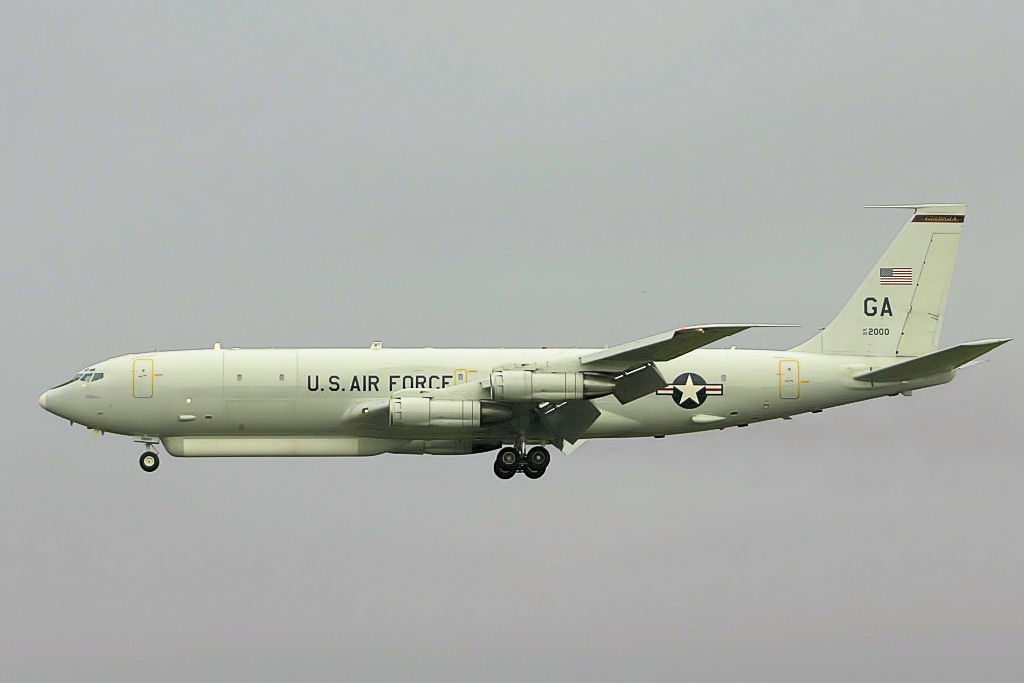 Northrop-Grumman E-8C Joint STARS en vol train sorti