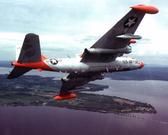 Martin EB-57B Night Intruder de l'USAF en vol