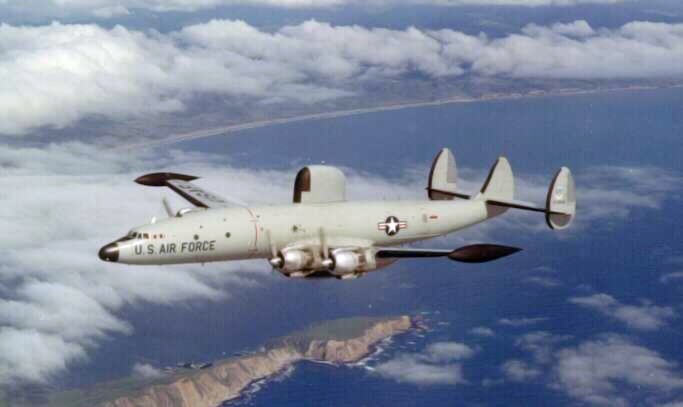 Lockheed EC-121D Warning Star de l'USAF en vol