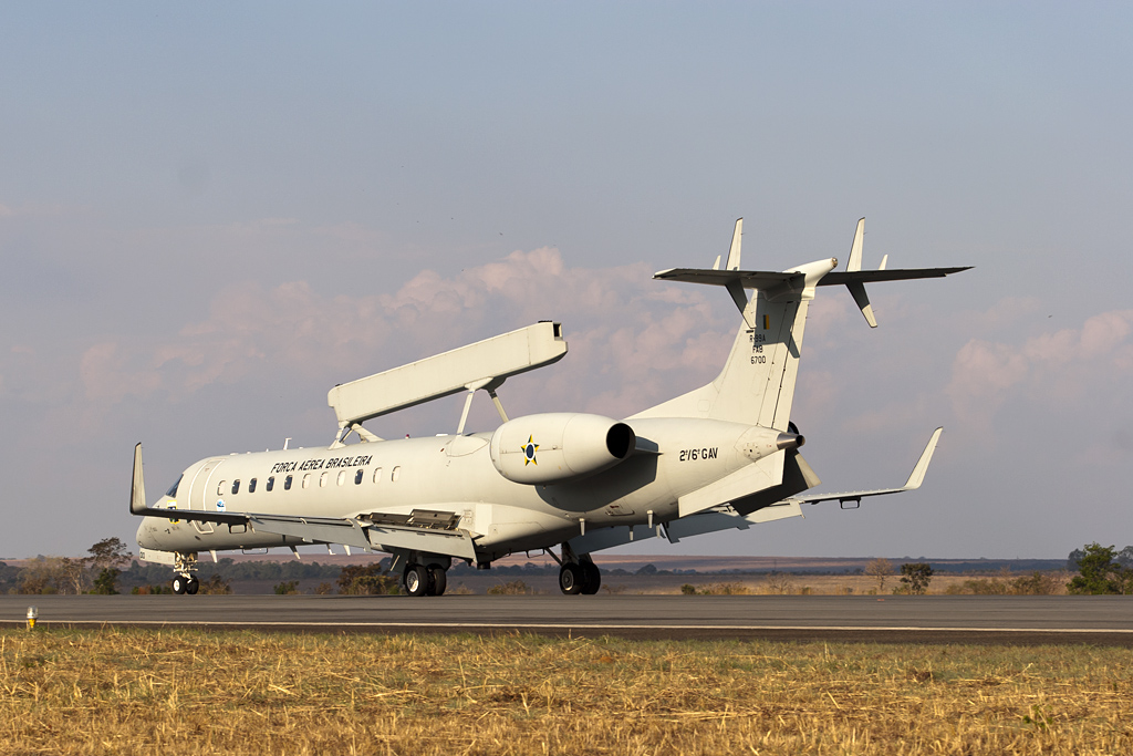 Embraer EMB-145 (E-99) brésilien vu de l'arrière