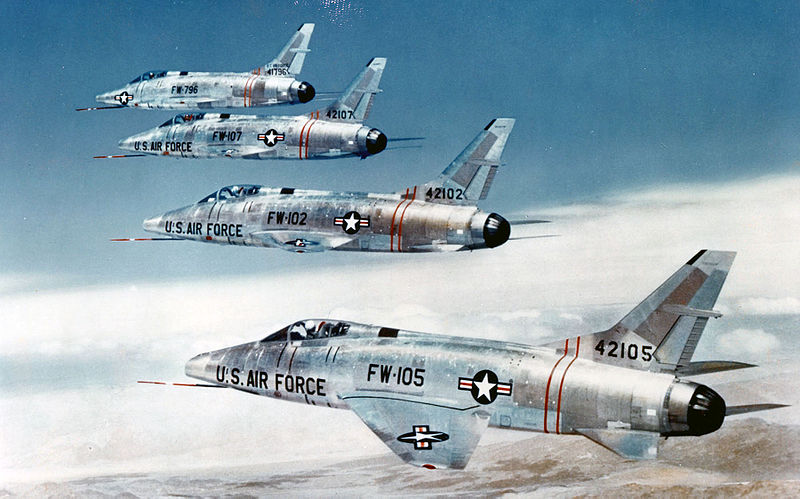 North American F-100C Super Sabre de l'USAF en vol