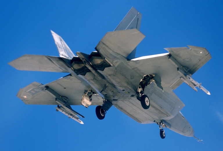 Lockheed-Martin F-22 Raptor de l'USAF avec charges externes