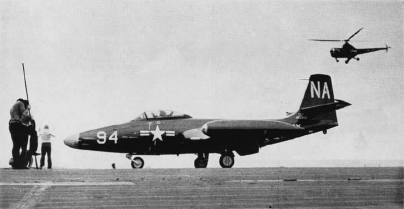 McDonnell F-2 Banshee (F2H-2N) de l'US Navy sur le pont