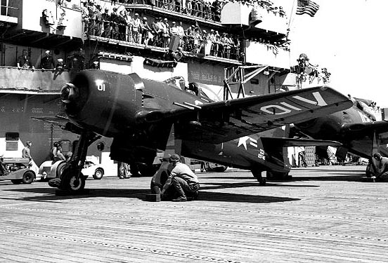 Grumman F8F Bearcat (F8F-2) sur le pont