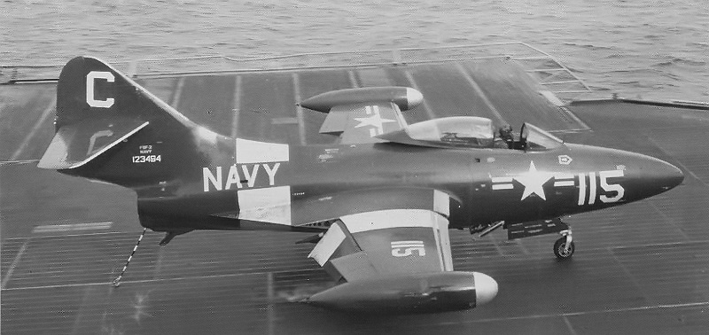 Grumman F9F Panther (F9F-2) de l'US Navy sur le pont