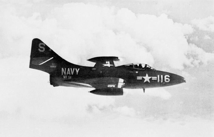 Grumman F9F Panther (F9F-5) de l'US Navy en vol
