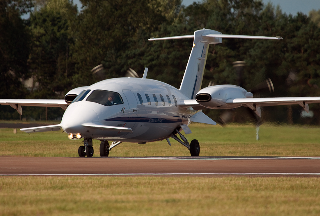 Piaggio P.180 Avanti vu de l'avant