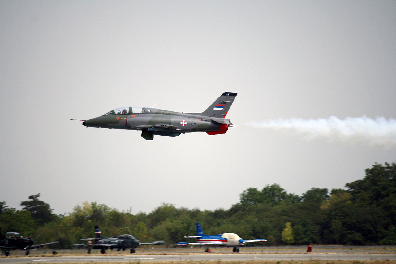 SOKO G-4 Super Galeb serbe au décollage
