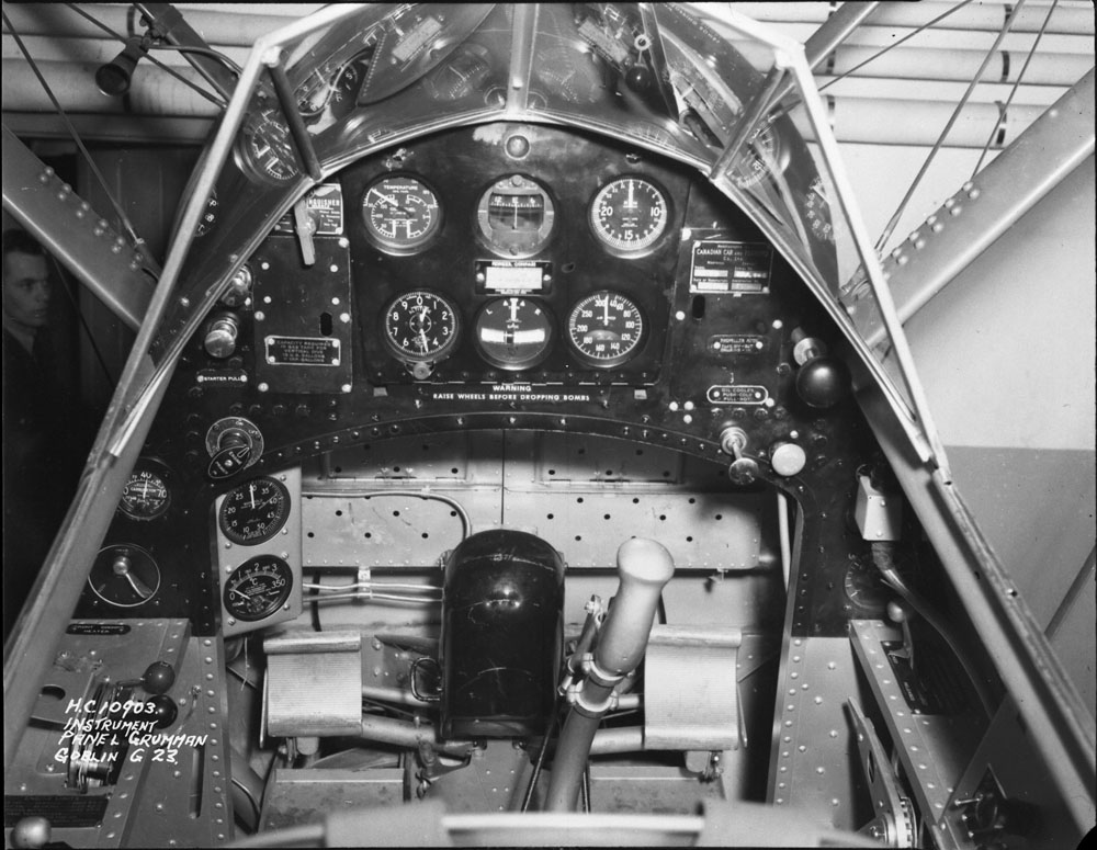 Grumman FF Fifi (G-23 Goblin) - Cockpit