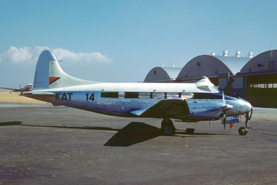 De Havilland DH-104 Dove Mk 1B katangais