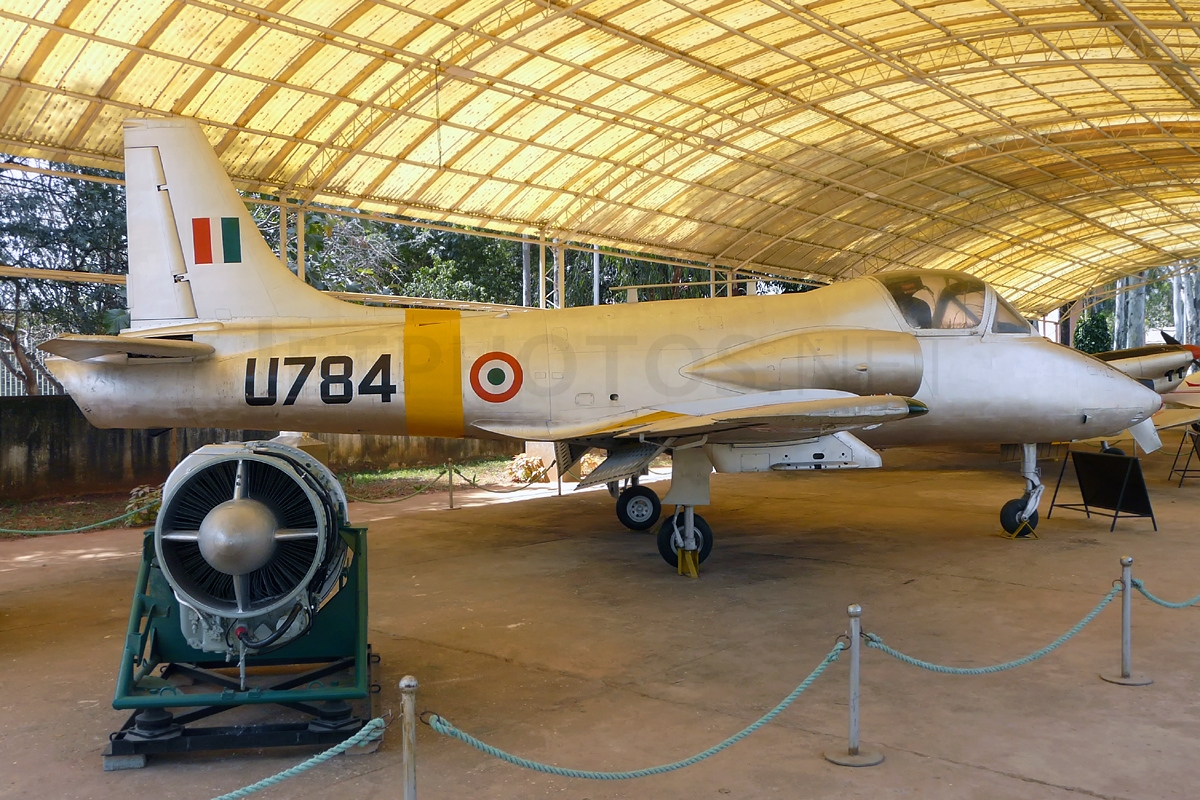 HAL HJT-16 Kiran II vu de côté