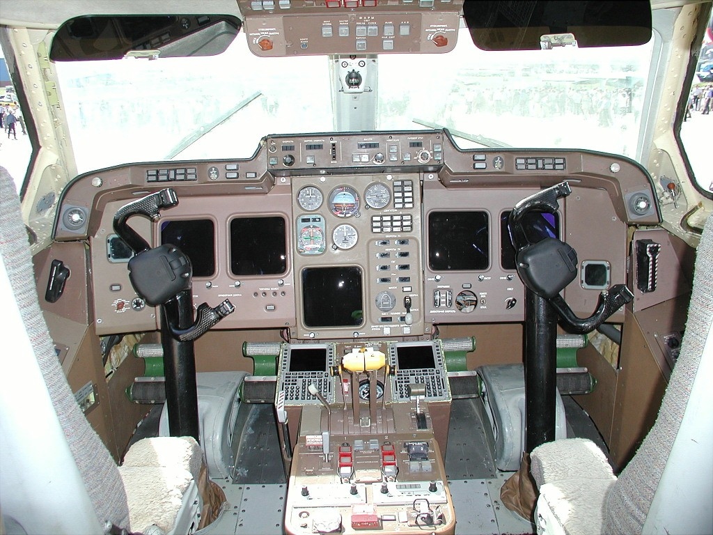 Iliouchine Il-114T - Cockpit