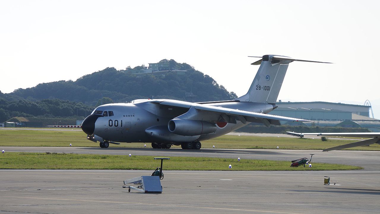 Kawasaki C-1FTB au sol