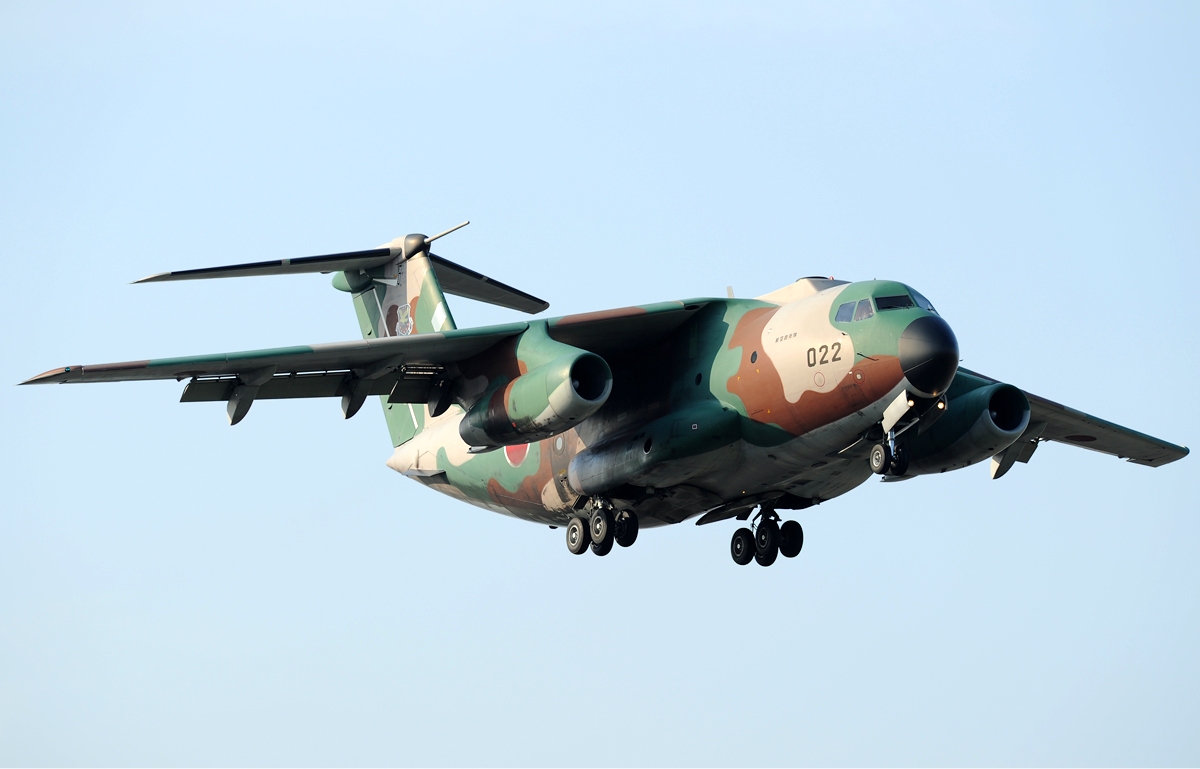 Kawasaki C-1 Asuka en vol train sorti