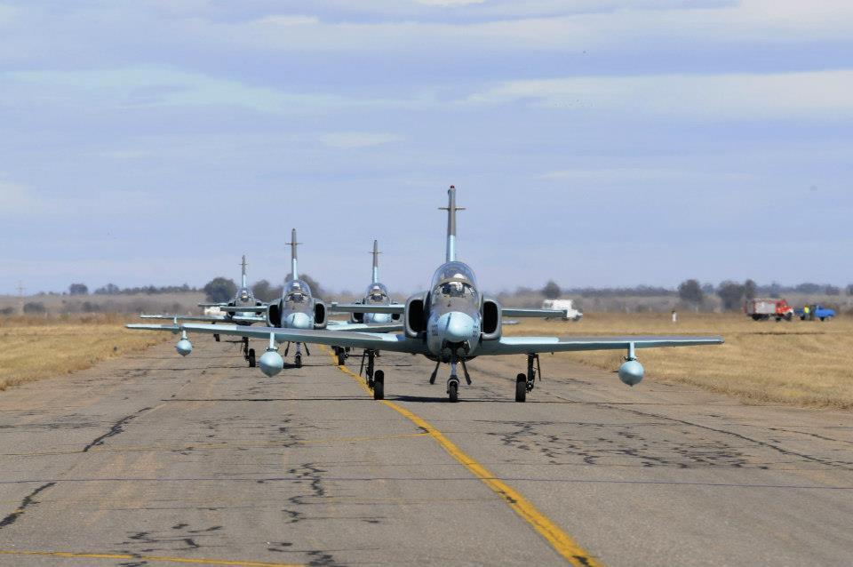 Hongdu K-8VB boliviens vu de front