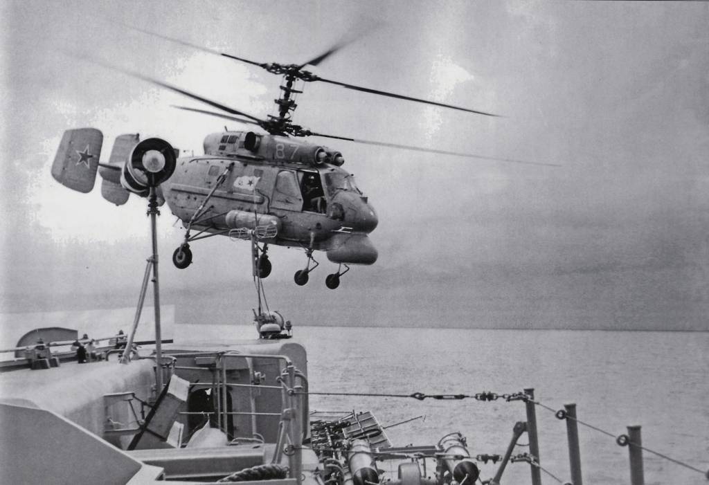 Kamov Ka-25PL au décollage de l'Admiral Nakhimov en 1977