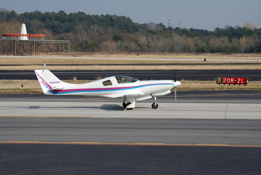 Lancair 360 civil au roulage