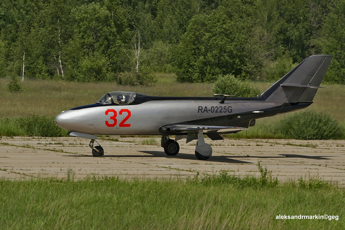 Yakovlev Yak-32 Mantis après l'atterrissage