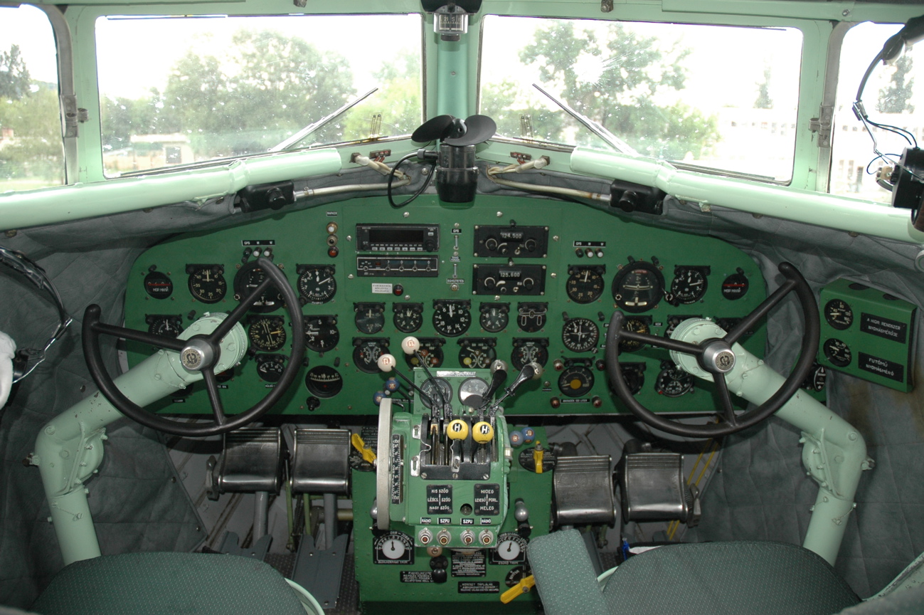 Lisunov Li-2 Cab - Cockpit