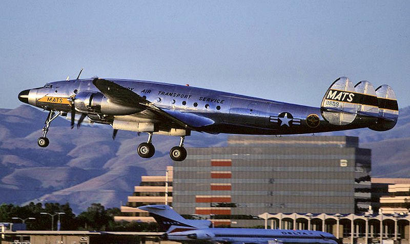 Lockheed C-121A Super Constellation au décollage