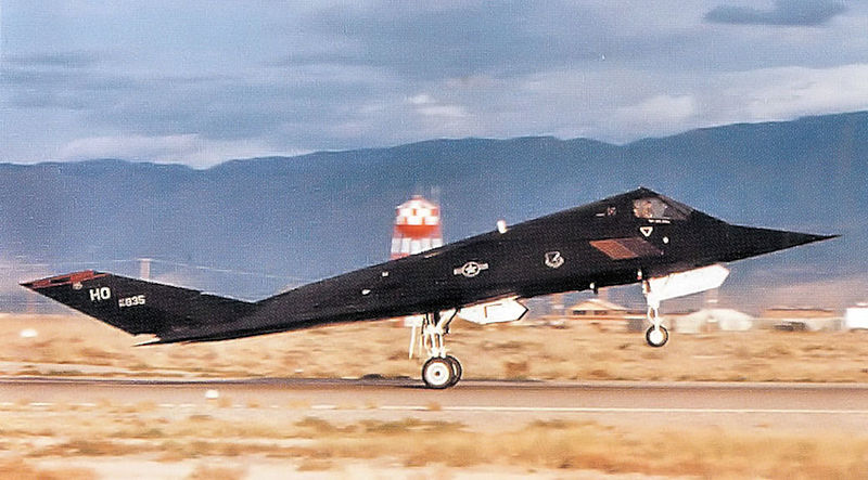 Lockheed F-117A Night Hawk de l'USAF au décollage