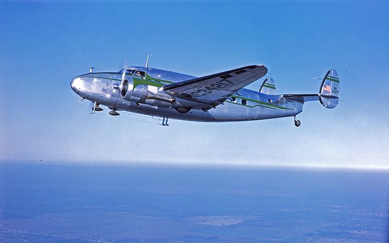 Lockheed 18 Lodestar civil en vol