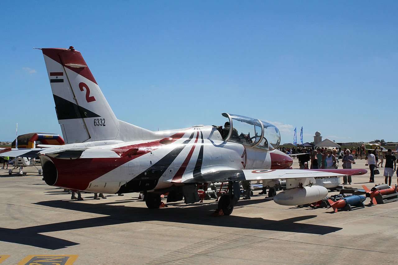 Hongdu K-8E égyptien vu de l'arrière