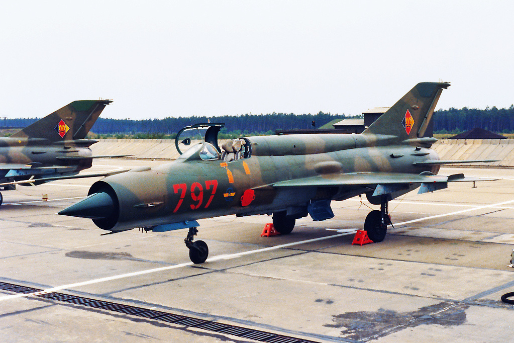 Mikoyan-Gourevitch MiG-21Bis est-allemand au sol