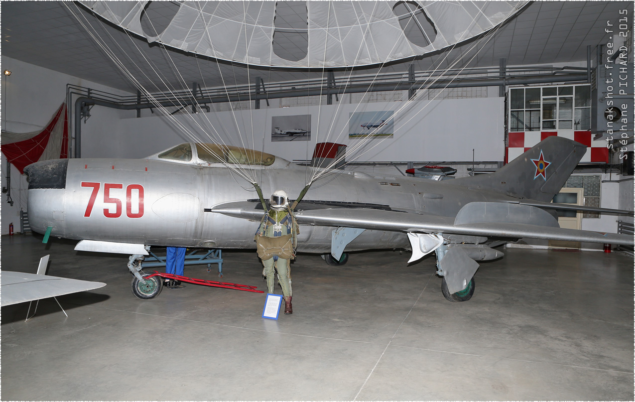 Mikoyan-Gourevitch MiG-19P roumain par Stanak