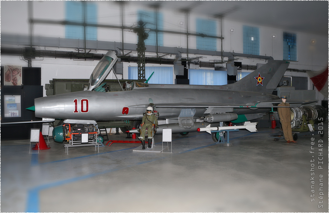 Mikoyan-Gourevitch MiG-21F-13 roumain par Stanak